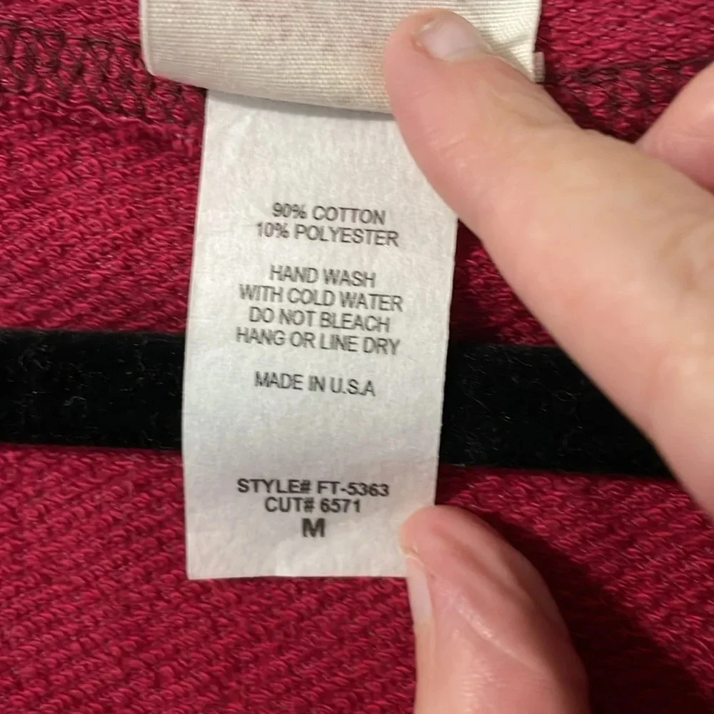 💰Freeloader Urban Outfitters Red Scoop Neck Raw Hem Oversized Sweater Size Med - Picture 7 of 7